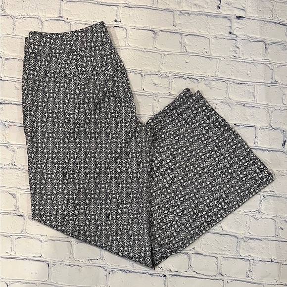 Ann Taylor Trousers silky palazzo Pant Navy Geometric Flowy size 10 - Picture 3 of 5